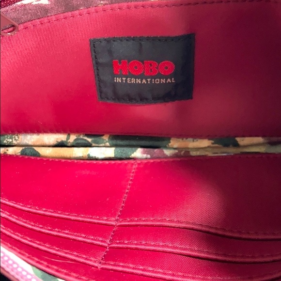 EUC HOBO International leather wristlet - Picture 6 of 8